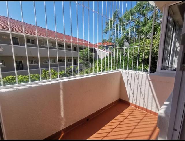 2 BEDROOM PROPERTY TO RENT IN VREDEHOEK